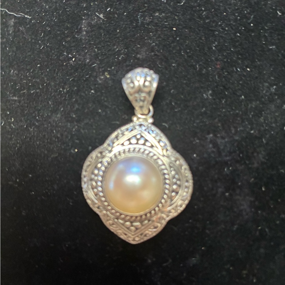 Elegant .925 Silver Mabe Pearl Pendant